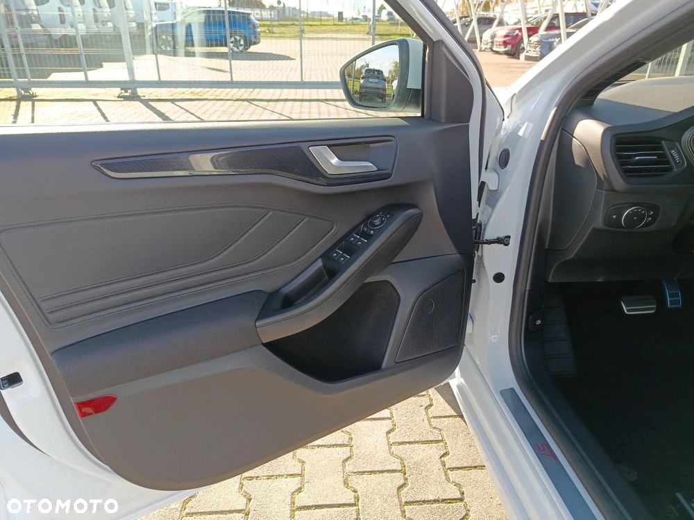 Ford Focus 1.0 EcoBoost mHEV ST-Line X - 10