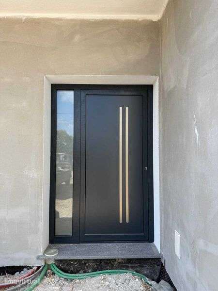 Moradia T4 geminada, térrea, com jardim e garagem em Condeixa-a-Nova - Grande imagem: 3/12