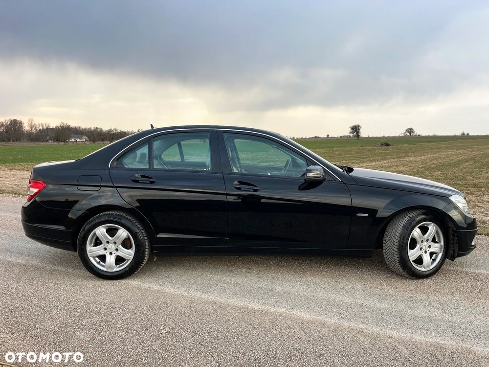 Mercedes-Benz Klasa C 180 CGI BlueEFFICIENCY Avantgarde - 3