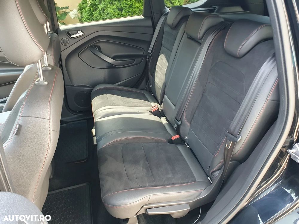 Ford Kuga 2.0 TDCi 4WD Powershift ST-Line - 25