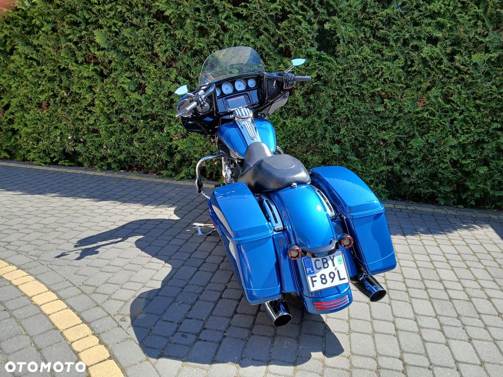 Harley-Davidson CVO Street Glide - 12