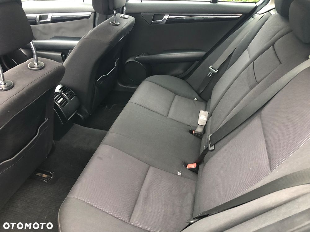 Mercedes-Benz Klasa C 220 CDI BlueEff Avantgarde - 15