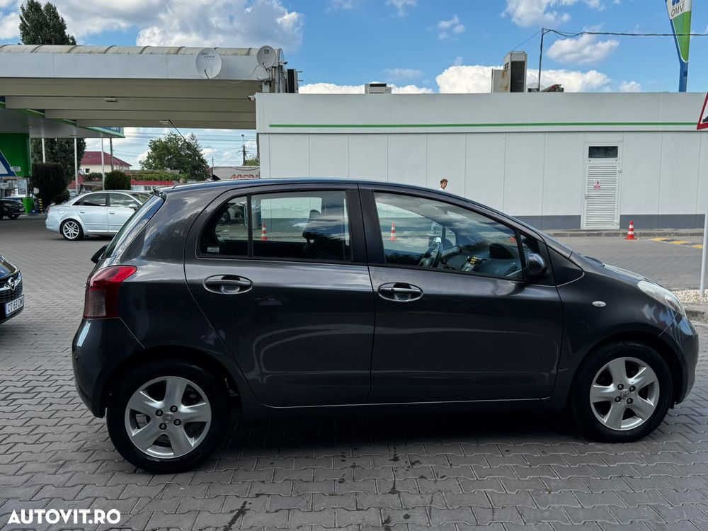 Toyota Yaris 1.3 Aut Luna - 3