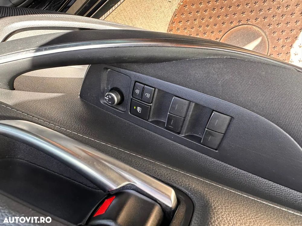 Toyota Corolla 1.8 HSD Business - 11