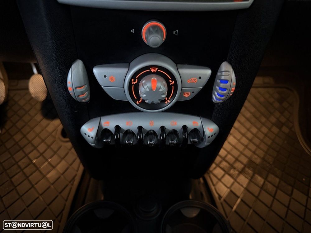 MINI 3 Portas One - 11