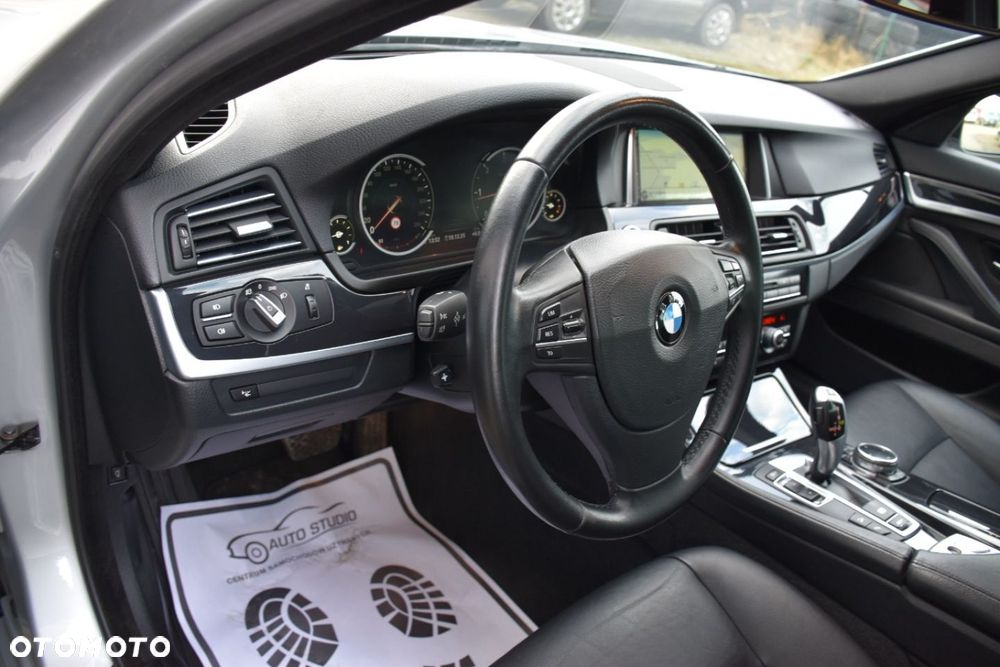 BMW Seria 5 520d xDrive - 12