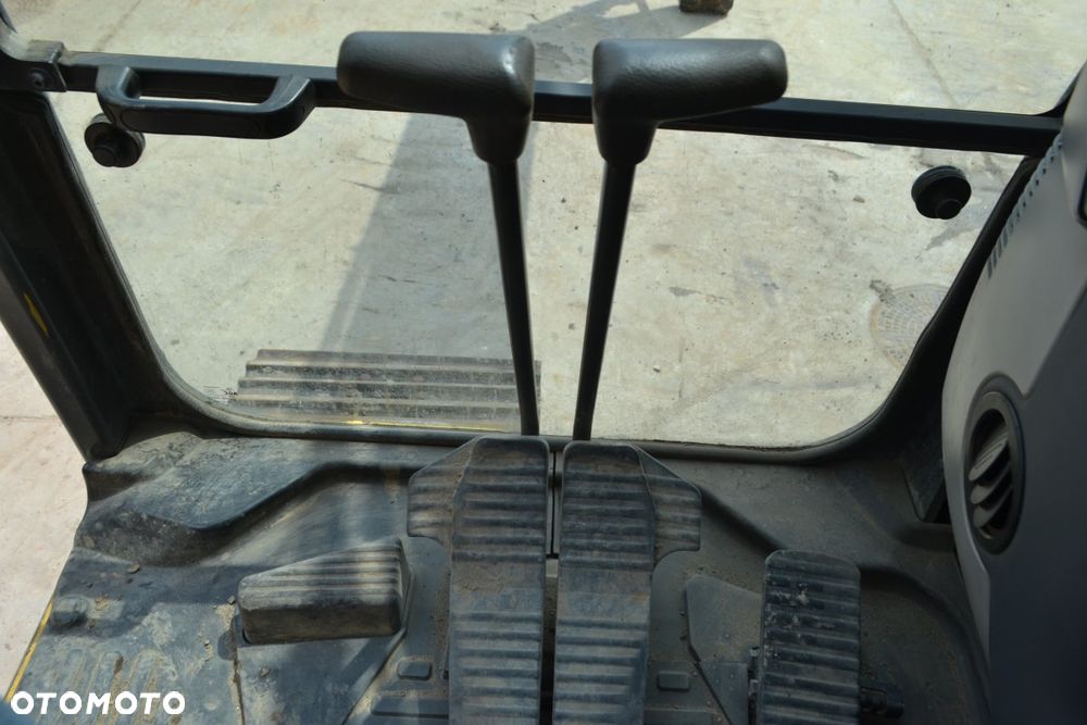 Komatsu PC210LC-11 - 27