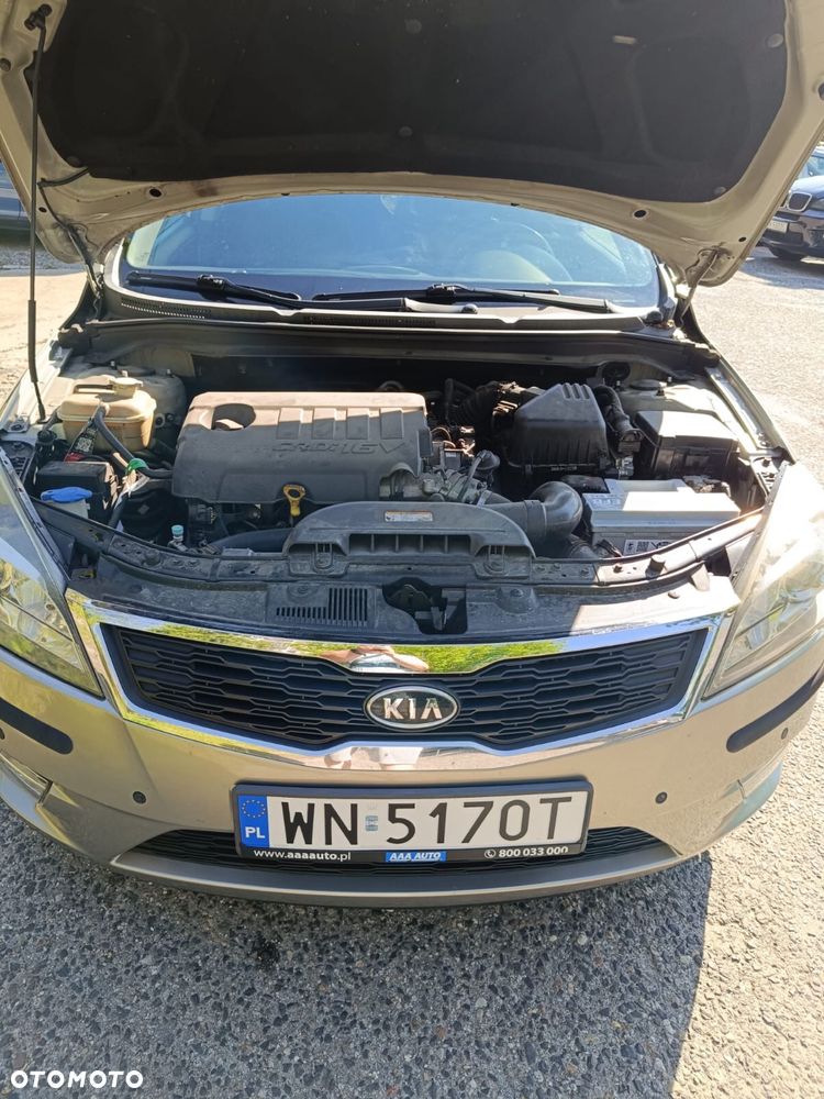 Kia Ceed - 8