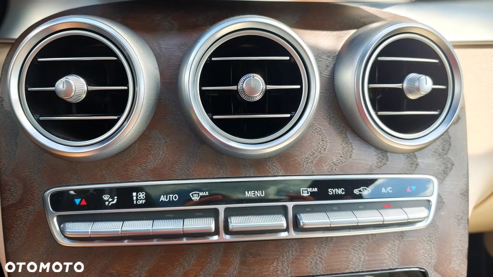 Mercedes-Benz GLC 300 4Matic 9G-TRONIC Exclusive - 26