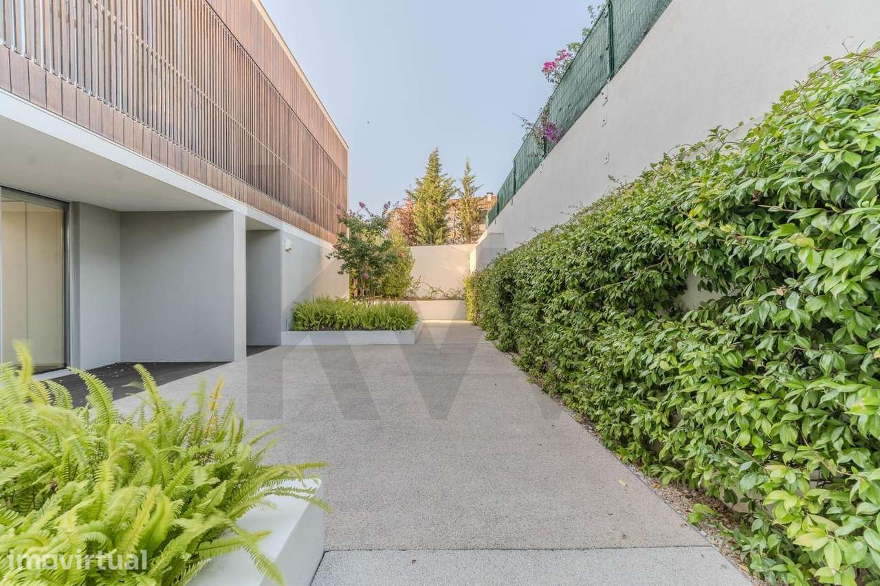 Moradia T5 com piscina privativa, jardim e vista mar | Paço de Arcos - Grande imagem: 4/43