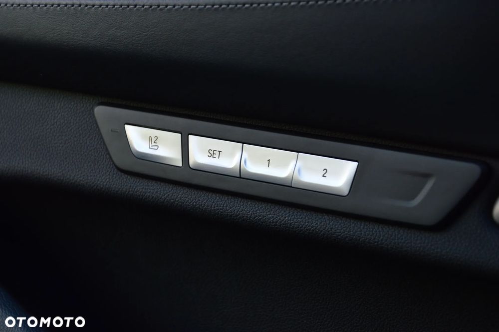 BMW Seria 7 750d xDrive - 26