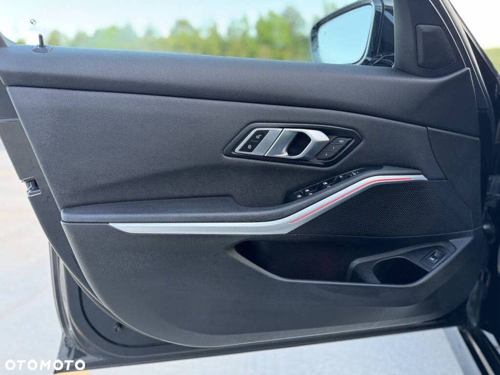 BMW Seria 3 330i M Sport sport - 11