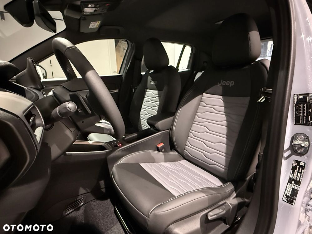 Jeep Avenger 1.2 T3 mHEV Upland 4xe eDCT6 - 13