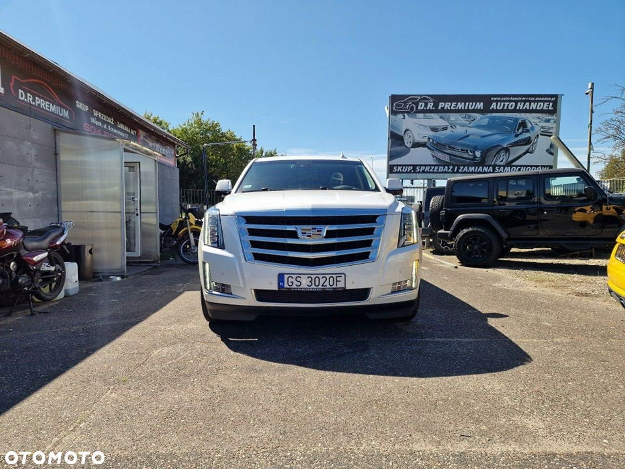 Cadillac Escalade - 2