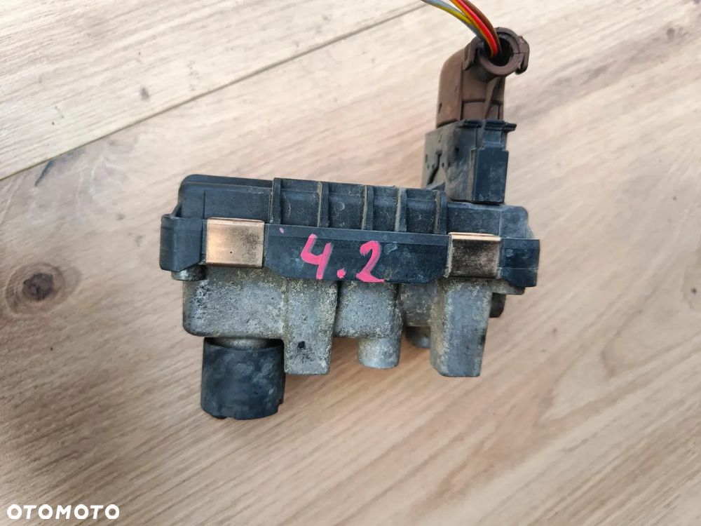 MERCEDES W211 W221 W164 4.0 V8 CDI NASTAWNIK STEROWNIK TURBOSPRĘŻARKI TURBO LEWY PRAWY G-67 G-68 - 9
