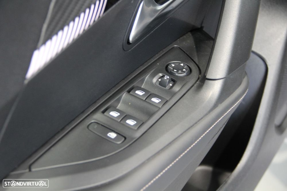 Peugeot 2008 1.2 Hybrid Allure e-DCS6 - 6