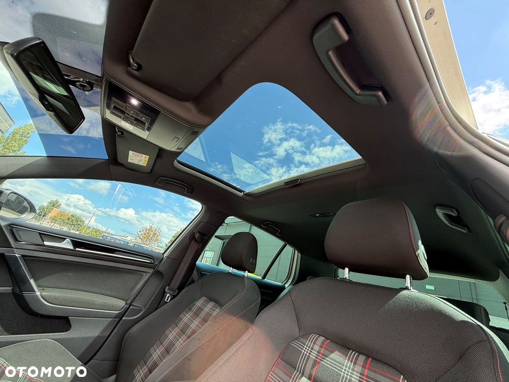 Volkswagen Golf - 11