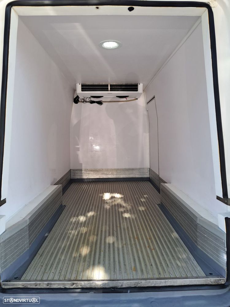 MAN TGE 3.180 4X2 F SB Isotérmica Frigorifica Congelação - 18