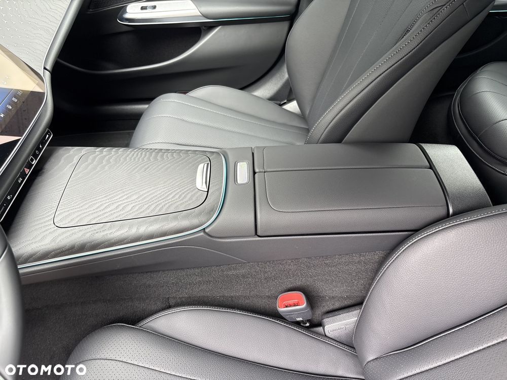 Mercedes-Benz Klasa E 220 d mHEV 4-Matic Avantgarde 9G-Tronic - 19