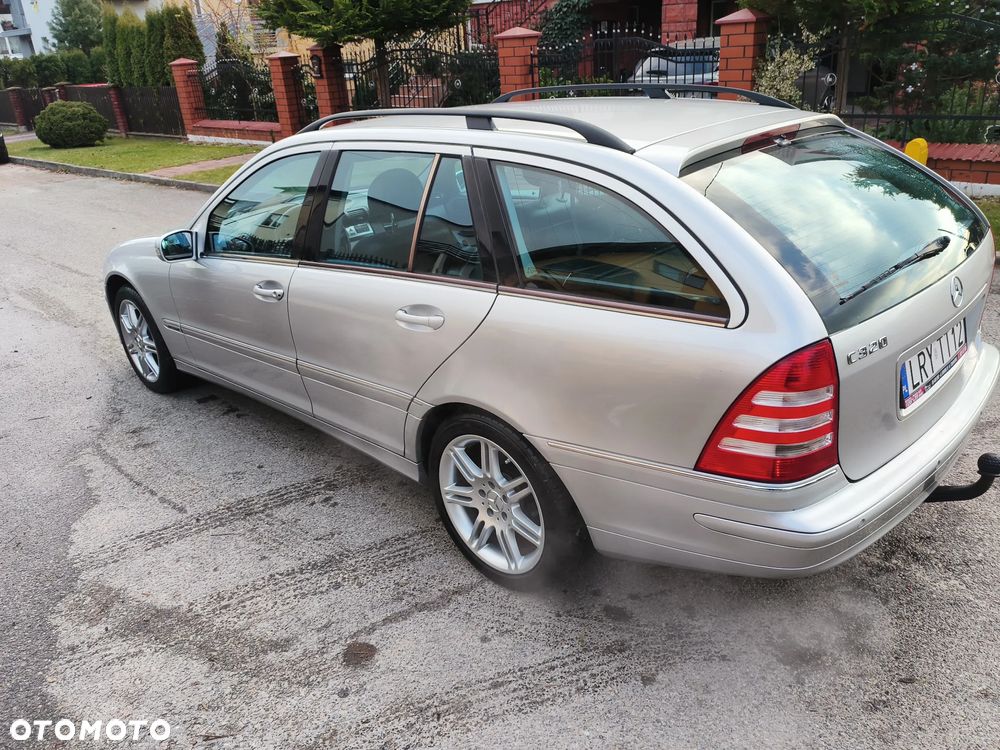 Mercedes-Benz Klasa C 320 4Matic Avantgarde Sport Edition - 3