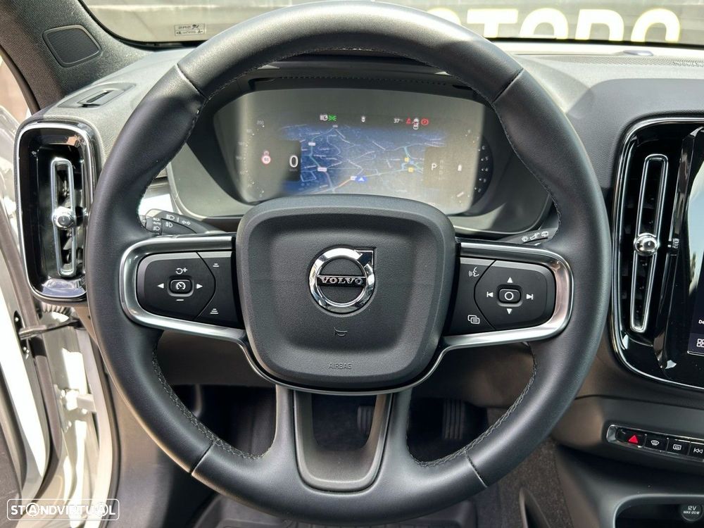 Volvo XC 40 2.0 B3 Plus Dark - 14