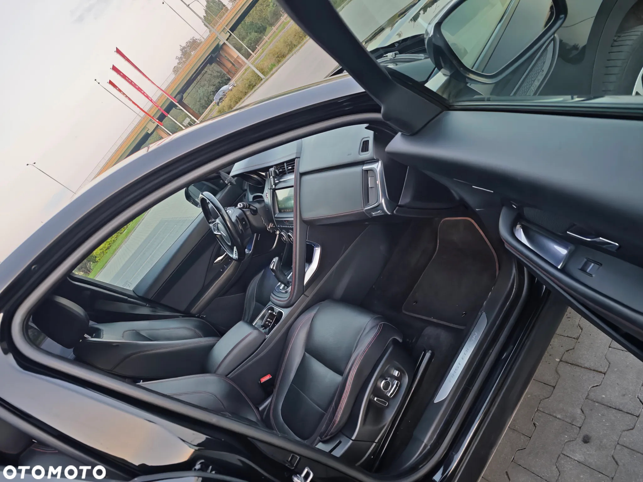 Jaguar E-Pace 2.0 i4D AWD R-Dynamic S - 18
