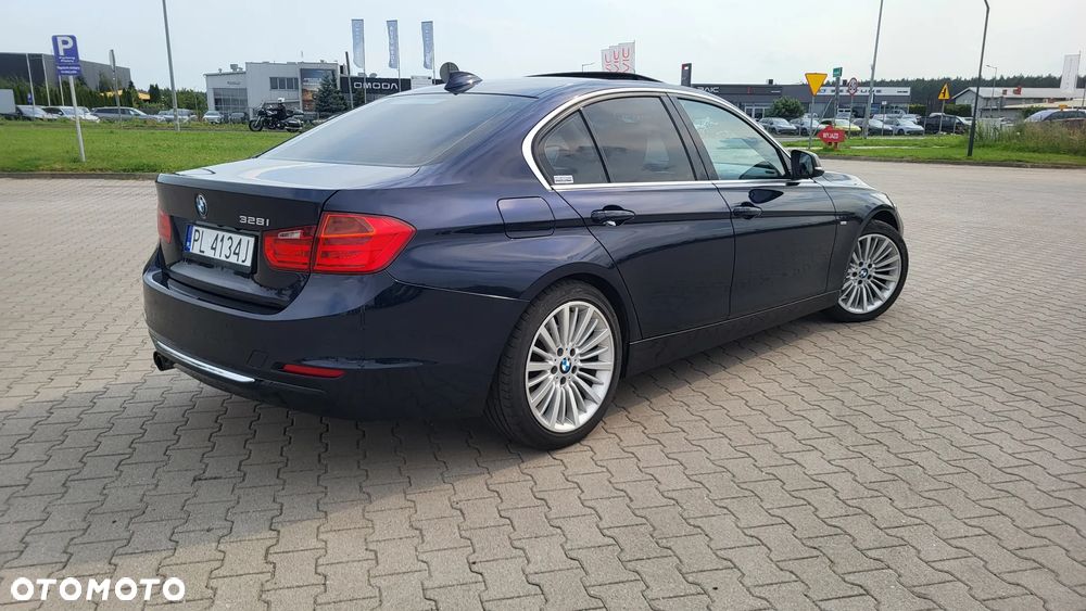 BMW Seria 3 328i Luxury Line - 4
