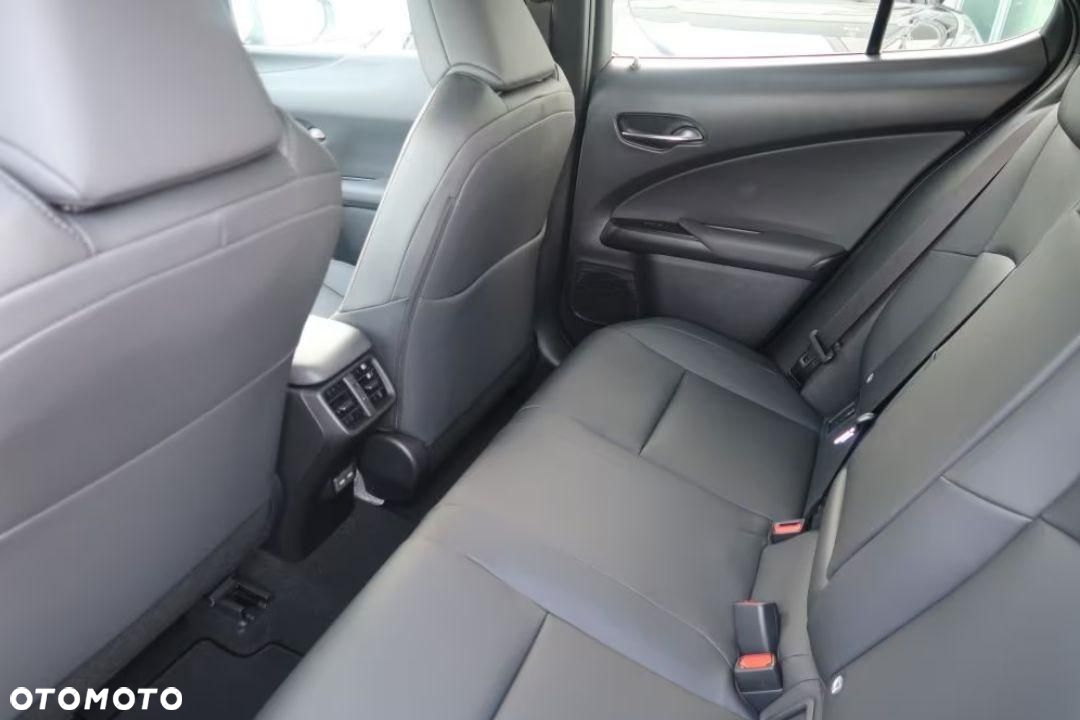 Lexus UX - 10