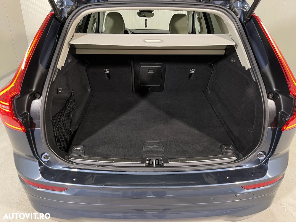 Volvo XC 60 B4 MHEV AT8 AWD Momentum - 13