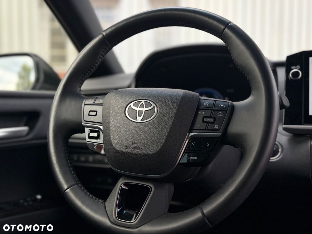 Toyota Camry - 22