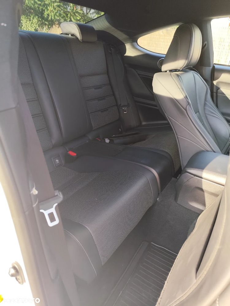 Lexus RC 200t / 300 F Sport - 27