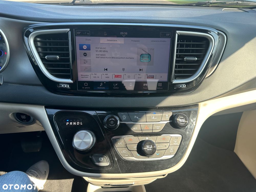 Chrysler Pacifica - 32