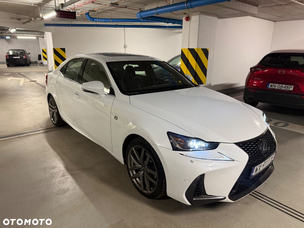Lexus IS 300h F Sport - 3