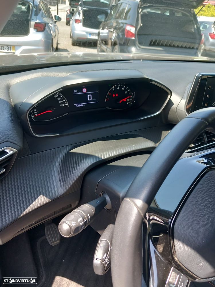 Peugeot 2008 1.2 PureTech Active - 12