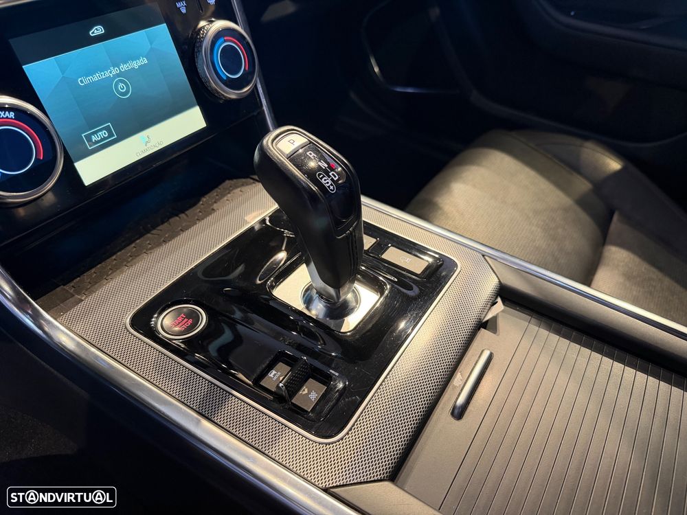 Jaguar XE 2.0 D200 R-Dynamic HSE - 25