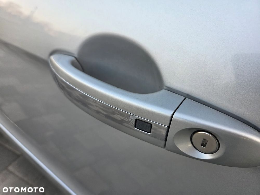 Ford Galaxy 2.2 TDCi DPF Titanium - 35