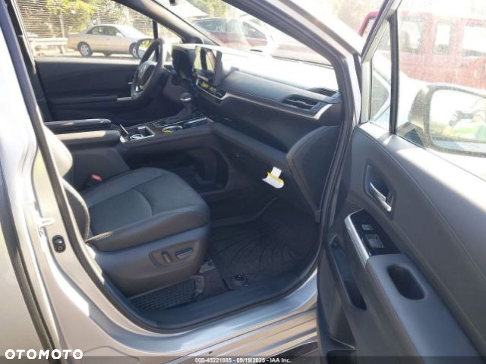 Toyota Sienna - 9