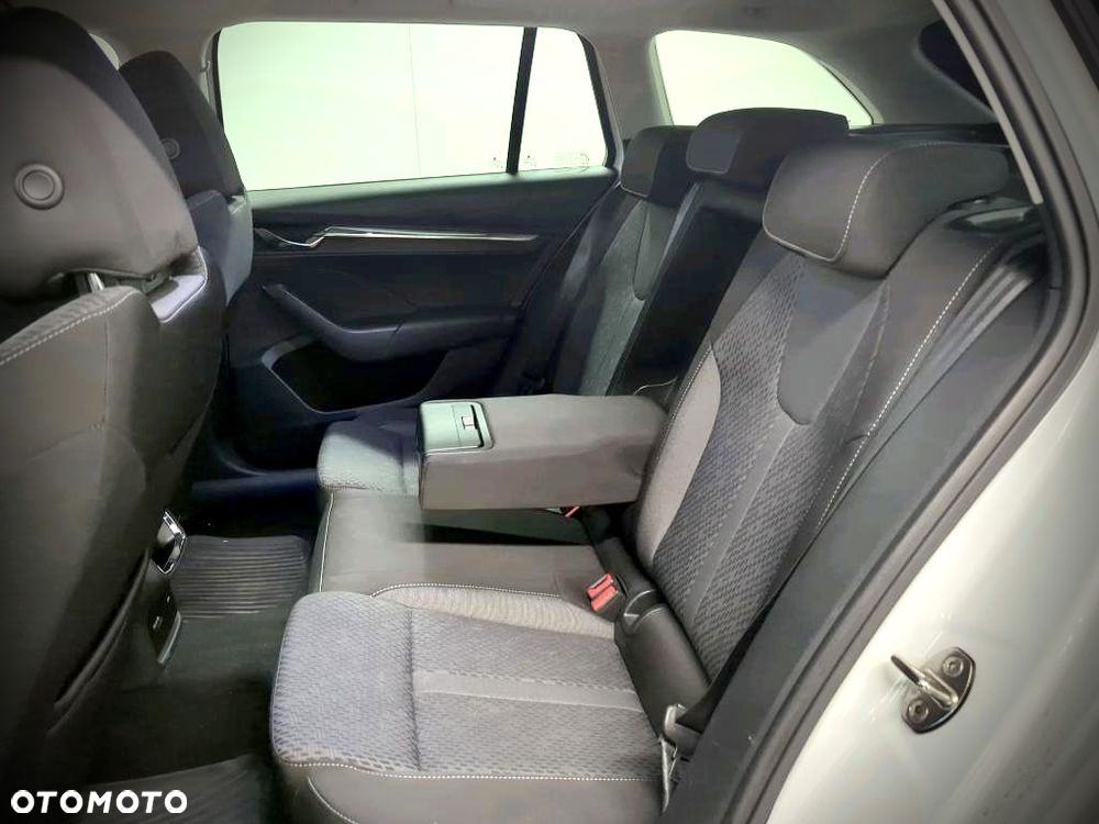 Skoda Octavia 2.0 TDI Style DSG - 9