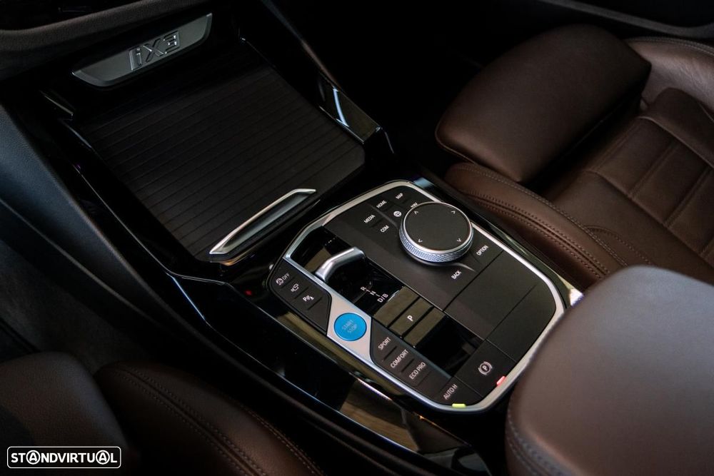 BMW iX3 M Sport Impressive - 13