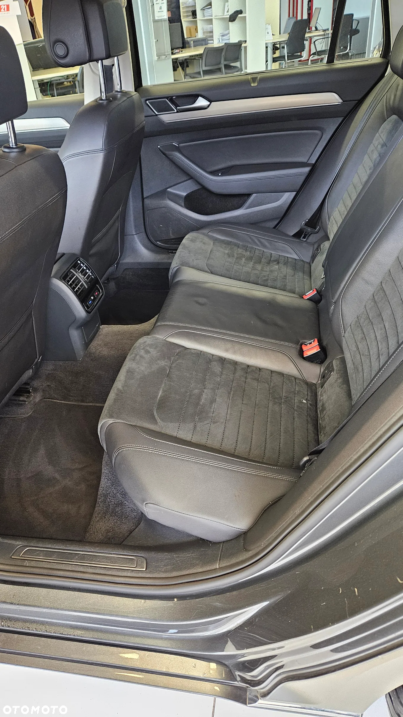 Volkswagen Passat - 12
