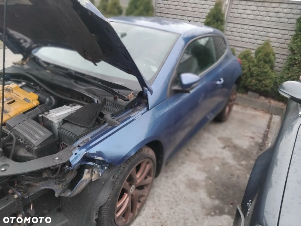 VW Scirocco z silnikiem 1,4 TSI Ozn. CAVD i skrzynią manualną 6 b ozn. KWB lakier kod LR5Z - 4