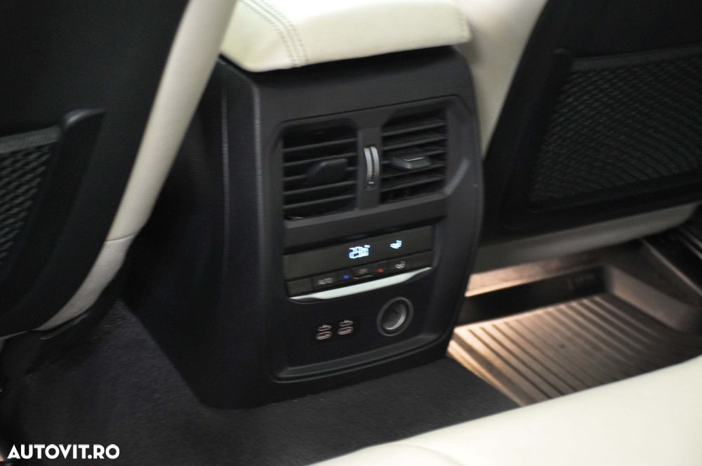 BMW Seria 3 330e Aut. M Sport - 35
