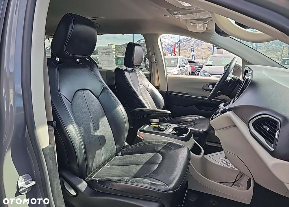 Chrysler Pacifica - 13