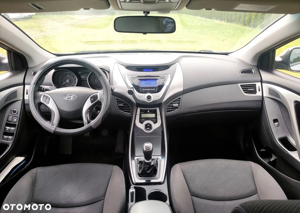 Hyundai Elantra - 5