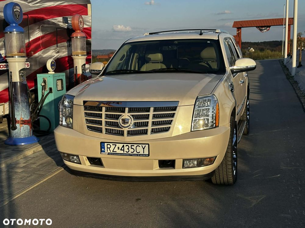 Cadillac Escalade - 8