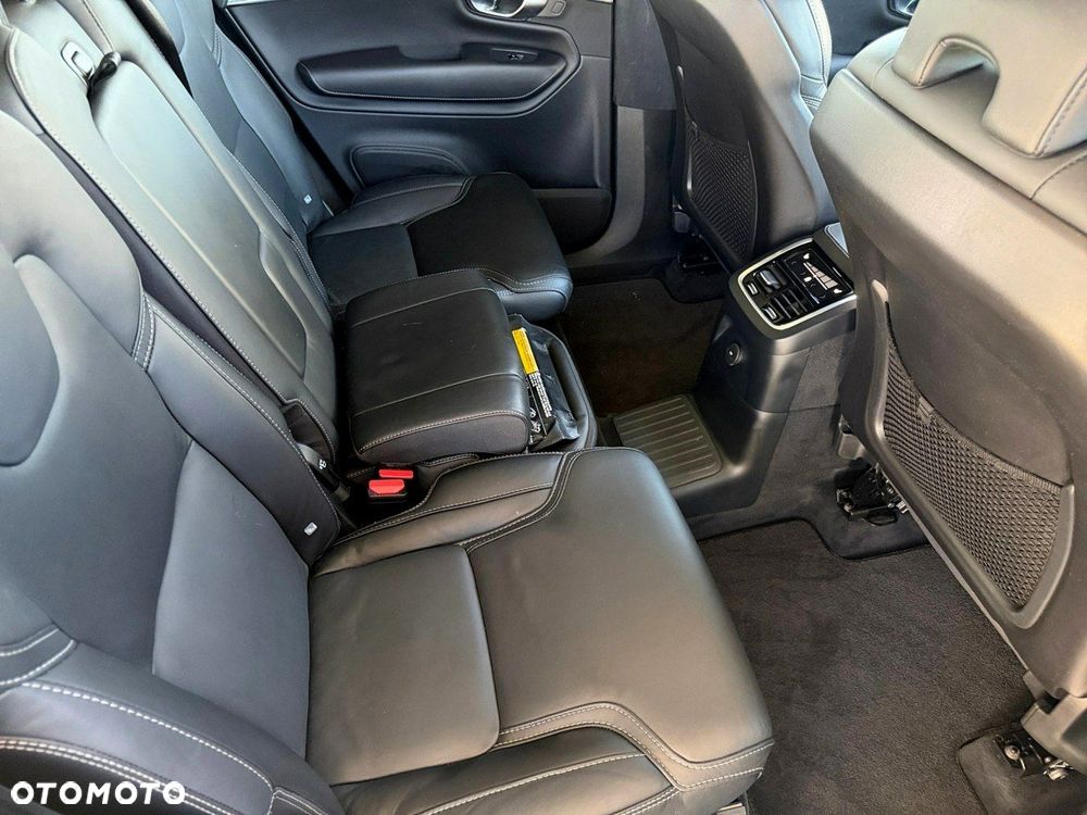 Volvo XC 90 - 30