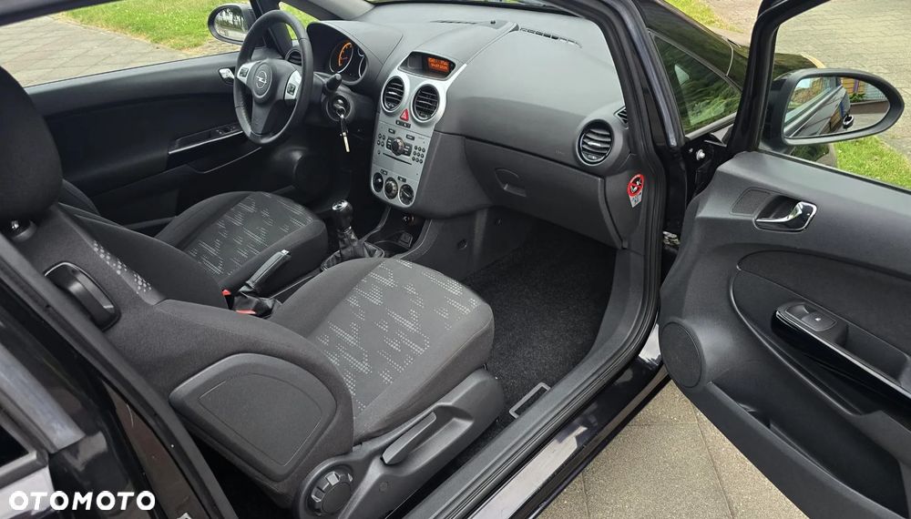 Opel Corsa 1.4 16V Satellite - 30