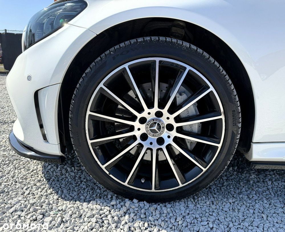 Mercedes-Benz Klasa C 300 4Matic 9G-TRONIC AMG Line - 13