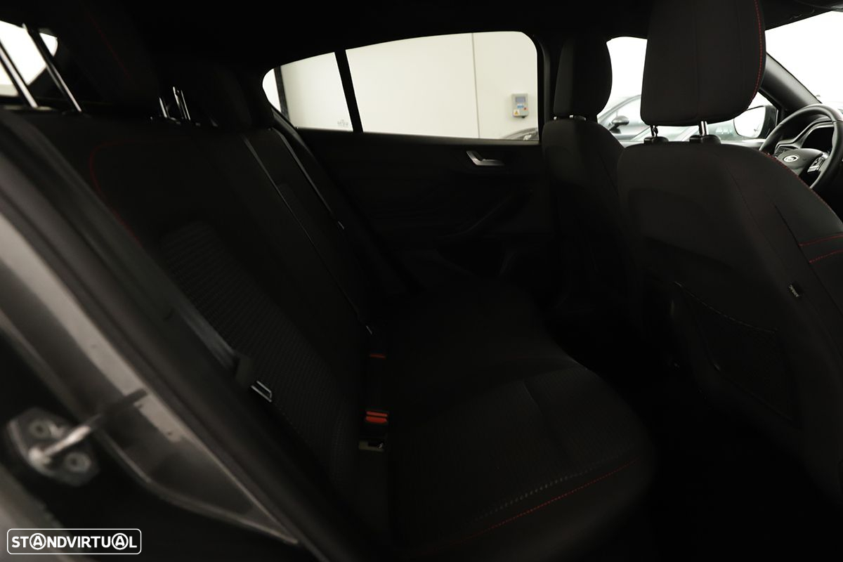 Ford Focus 1.5 TDCi EcoBlue ST-Line - 19
