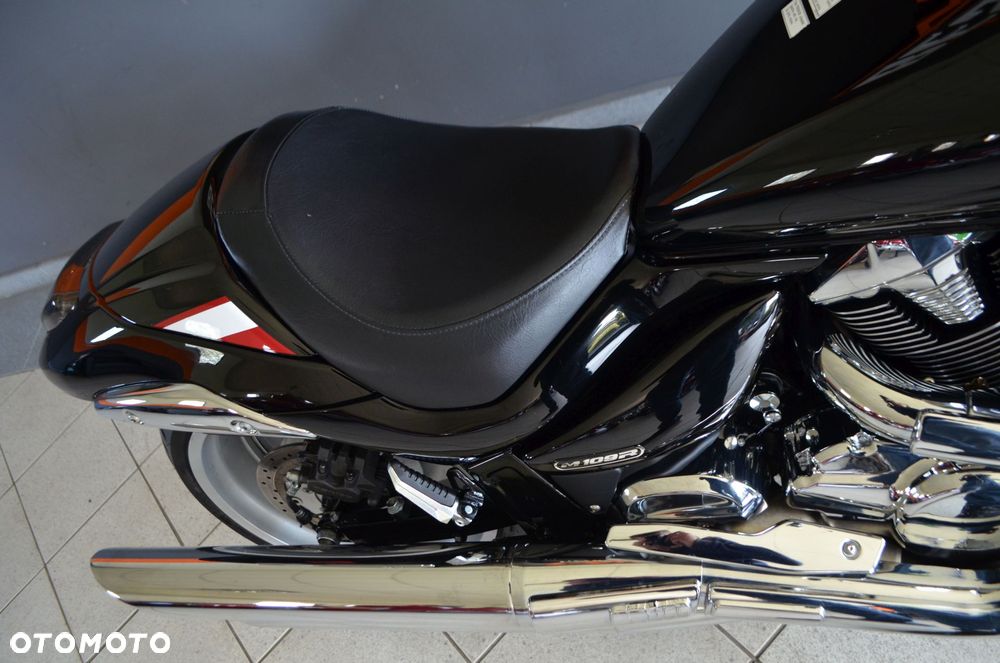 Suzuki Intruder - 13